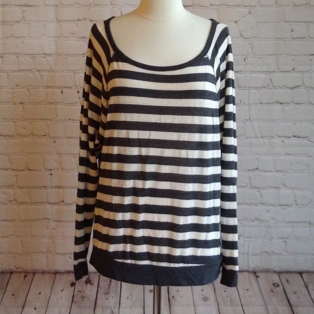 Alo mesh stripe scoop open back yoga top L